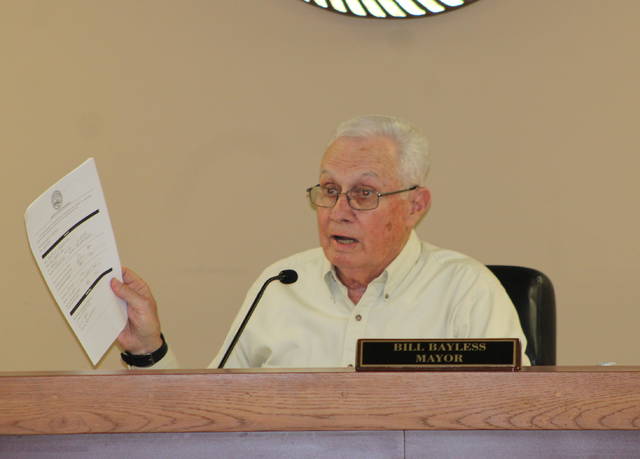 125190926_web1_BaylessSellers
Gavin Stone | Daily Journal
Mayor Bill Bayless got frustrated as Councilman Oscar Sellers questioned the legality of the Hamlet Police Departments Citizen Review Board, which met prior to being approved by the City Council.