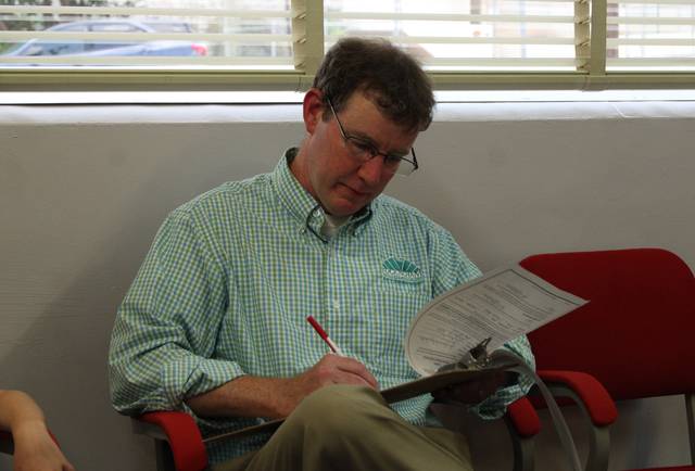 
			
				                                Gavin Stone | Daily Journal
                                John Hutchinson files to run for mayor in the 2021 municipal elections.
 
			
		