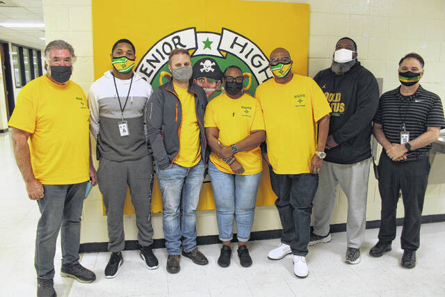 
			
				                                Diamond Crew members are hard to miss with their Raider gold shirts in the hallways of Richmond Senior High School. From left: T.K. Thrower, Derrick Wiley, Mike Kilgore, Melanie Richardson, Curtis Ingram, Donald Pettigrew, and Jim Butler.
                                 Matthew Sasser | Daily Journal

			
		