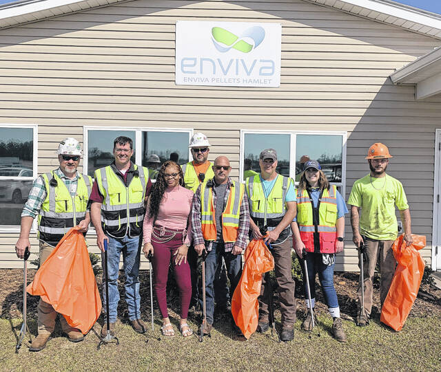 128495536_web1_AA-GROUP-SHOT-LITTER-CLEANUP-RICHMOND-COUNTY
Enviva Hamlet was a participant in Richmond Countys Litter Sweep Event last week. The litter sweep takes place annually around Earth Day where citizens and area businesses are encouraged to adopt streets around their facilities to pick up debris. Led by plant manager Jason Bunton, Envivas crew of 13 volunteers picked up 11 bags of trash on the areas in front of Envivas Hamlet facility on both sides of I-177.
Photo courtesy of Enviva