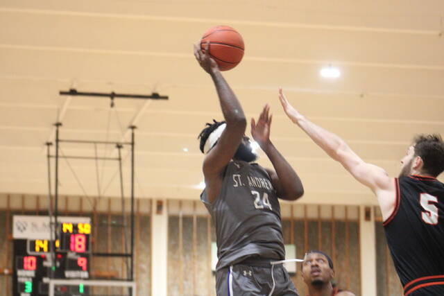 130388229_web1_IMG_8390
St. Andrews Allan Taylor (24) attempts a hook shot over Unions Sam Conley (5) during Saturdays game on Harris Court in Laurinburg.
Brandon Hodge | The Laurinburg Exchange
