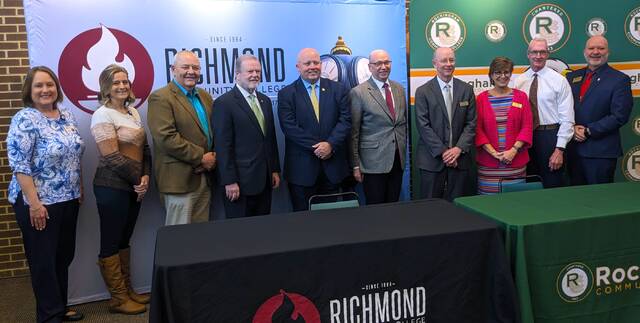 130402801_web1_Rockingham_Signing_Group
Leaders from Richmond Community College met Monday with leaders from Rockingham Community College to sign an agreement that will expand the 911 Communications & Operations degree program into the Piedmont region of N.C.
Photo courtesy of RCC