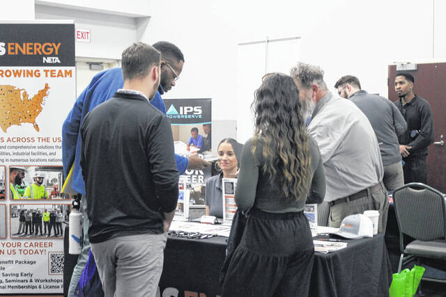 131345541_web1_IMG_3617--1-
Richmond Community College hosted its Power the World Career Fair on Thursday, giving employers from across the nation an opportunity to meet with students in the Electric Utility Substation and Relay Technology (EUSRT) program.
Ana Corral | Richmond Daily Journal